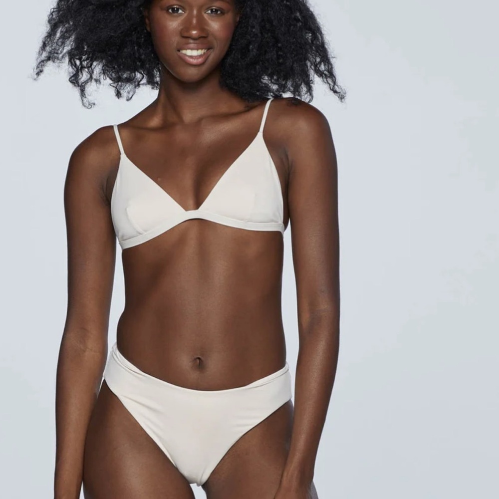 NWT KIKIRIO Sidney Triangle Top - White Sand Size M